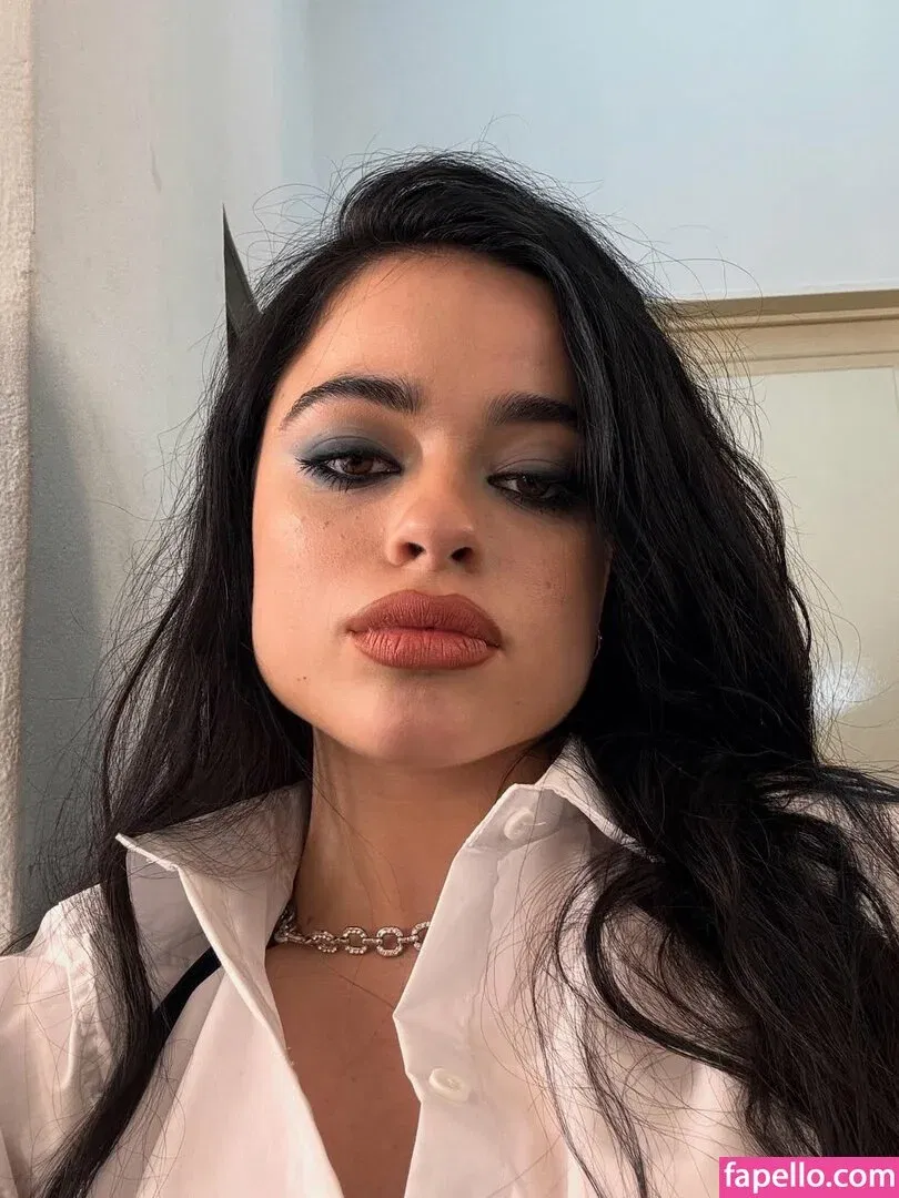 Juli Savioli Onlyfans Photo Gallery 