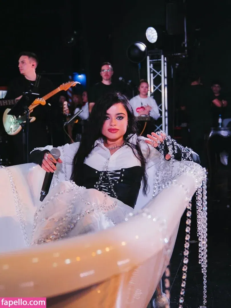 Juli Savioli Onlyfans Photo Gallery 