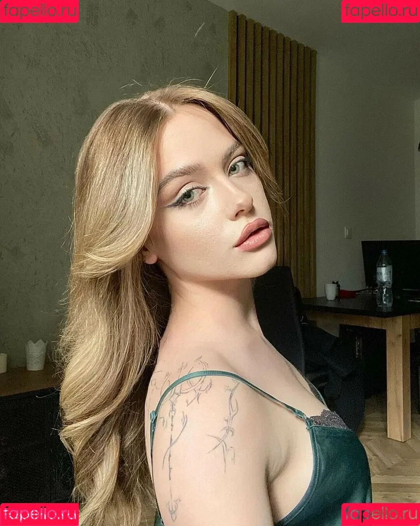 sirenalips Onlyfans Photo Gallery 