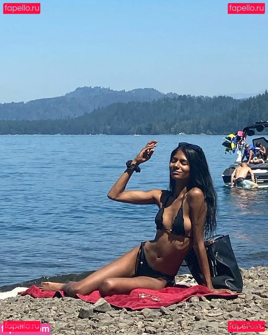 natsabrat Onlyfans Photo Gallery 