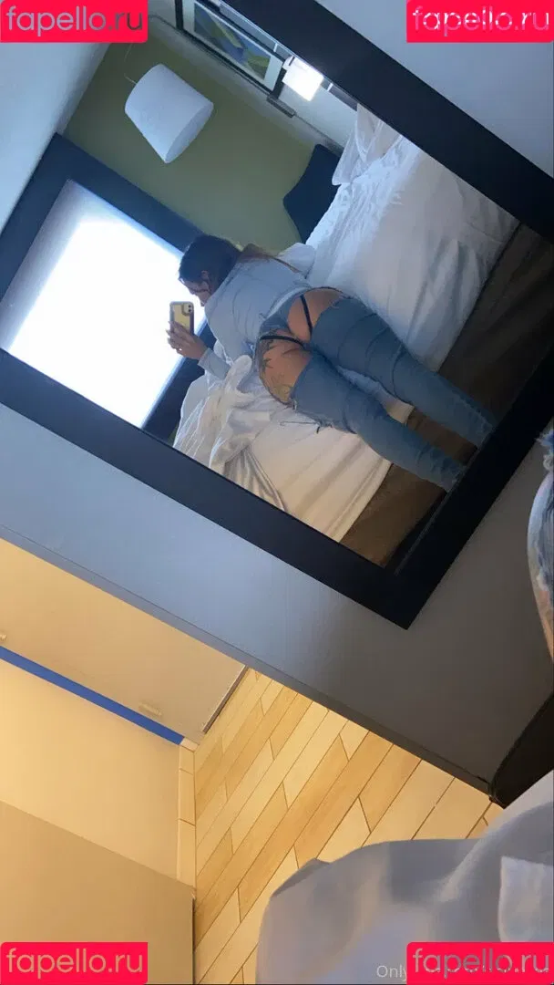 sisipesos Onlyfans Photo Gallery 