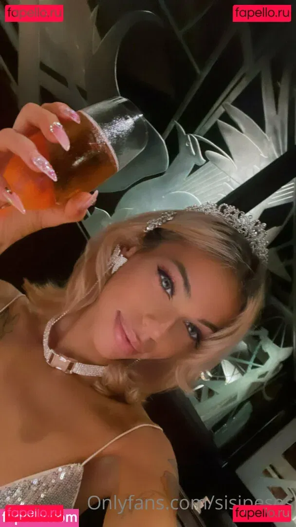 sisipesos Onlyfans Photo Gallery 