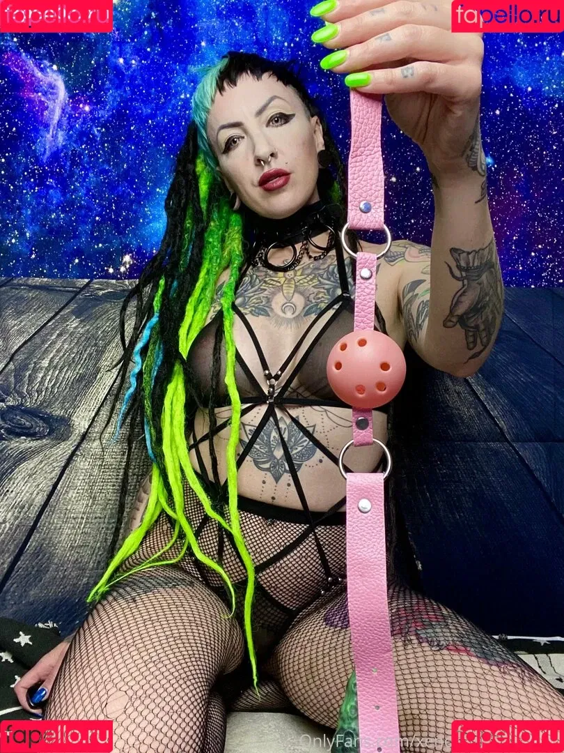 elfspitfree Onlyfans Photo Gallery 