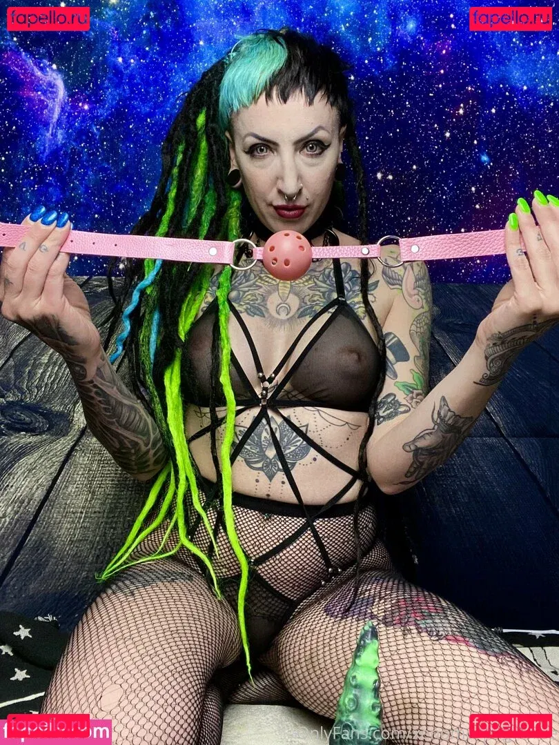 elfspitfree Onlyfans Photo Gallery 