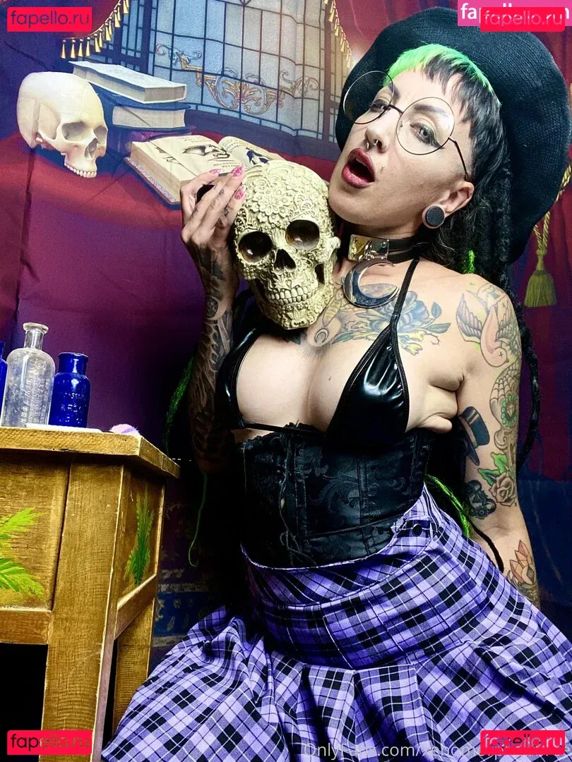 elfspitfree Onlyfans Photo Gallery 