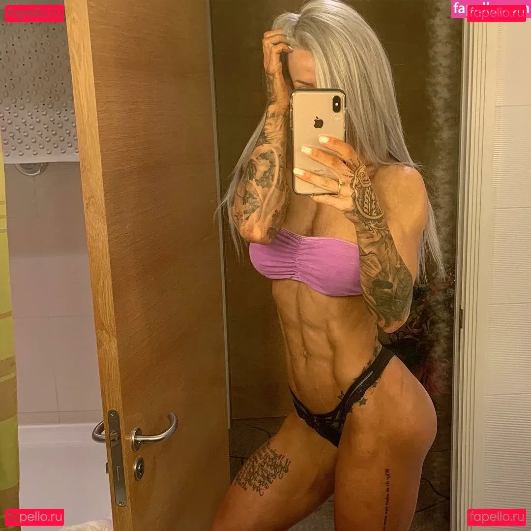 Lauren Kenealy Onlyfans Photo Gallery 