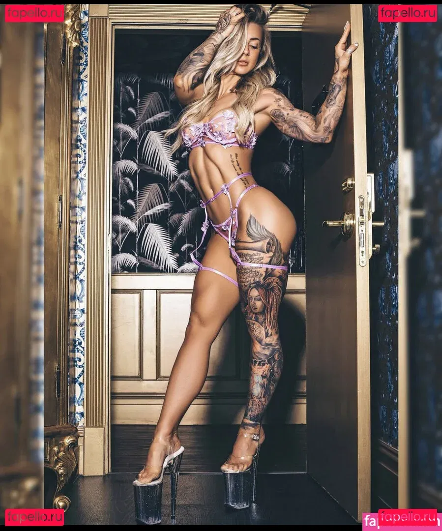 Lauren Kenealy Onlyfans Photo Gallery 