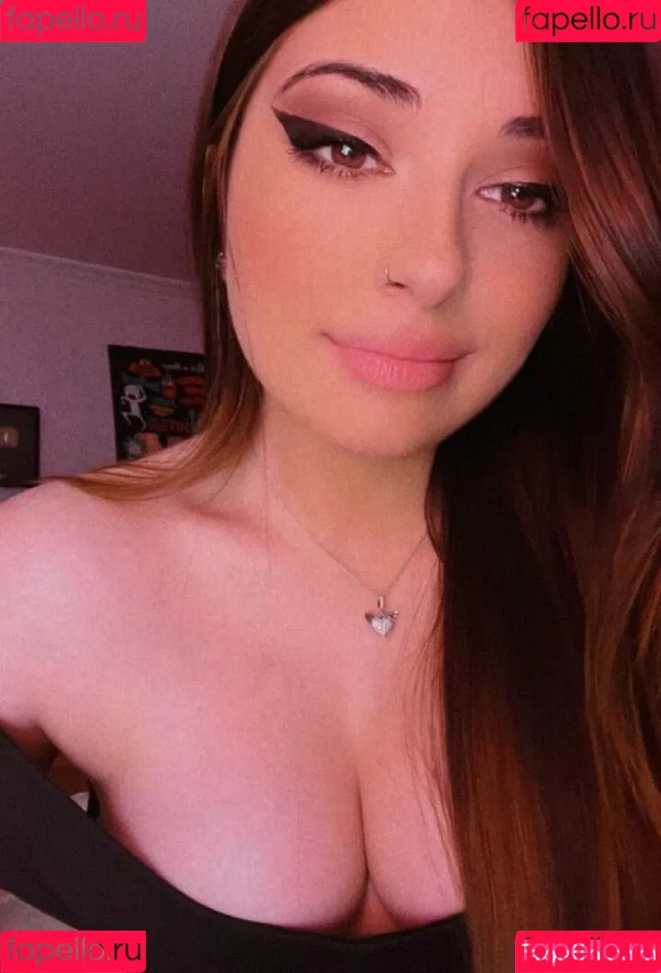 Lorena Lawliet Onlyfans Photo Gallery 