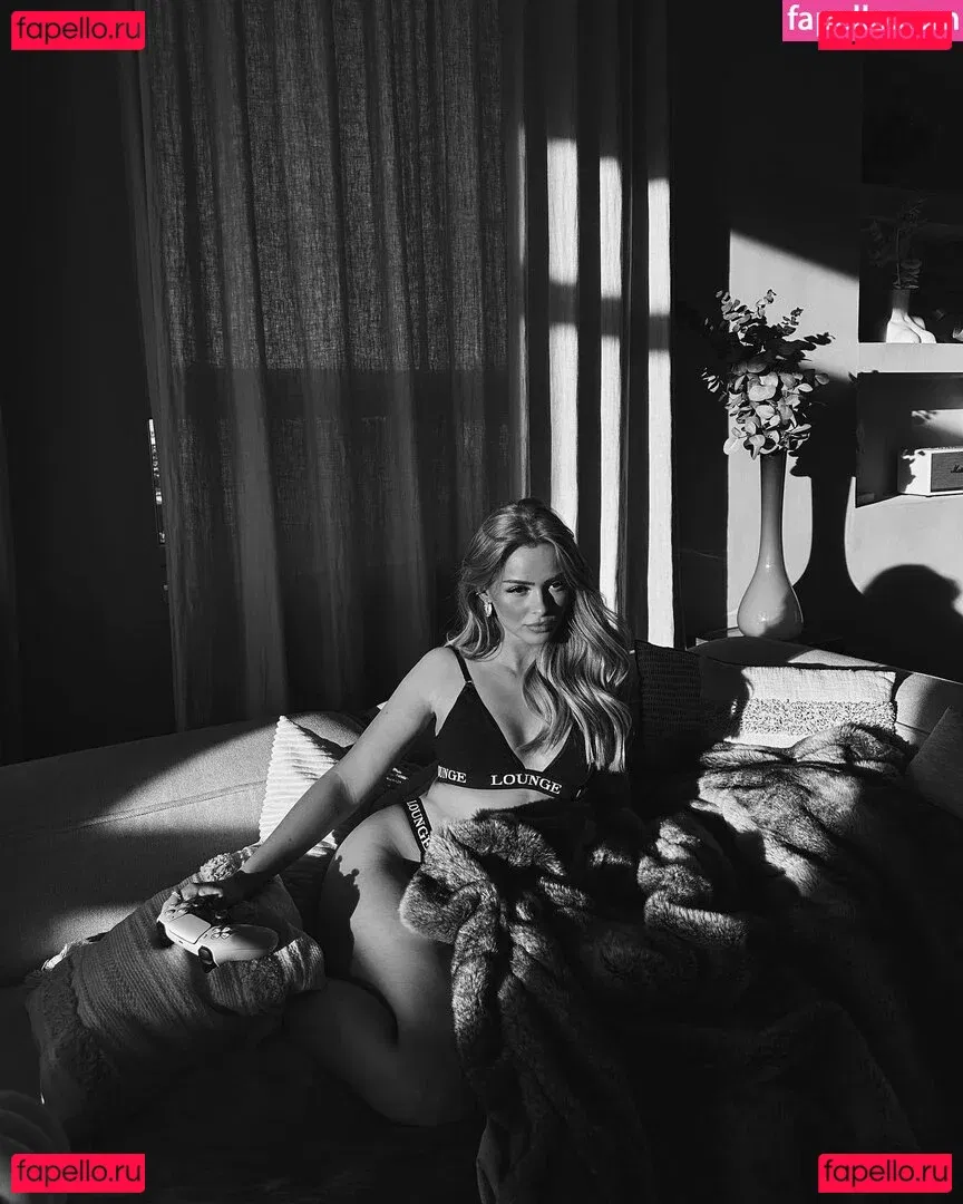 Zclina Onlyfans Photo Gallery 