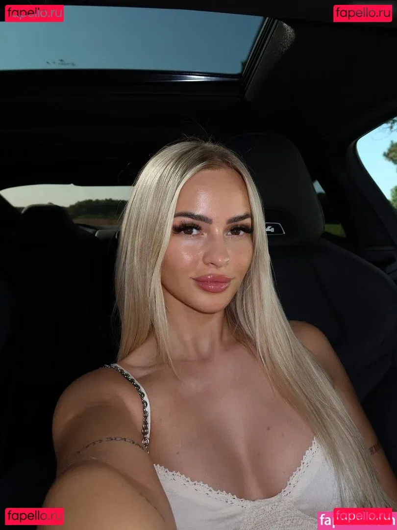 Zclina Onlyfans Photo Gallery 