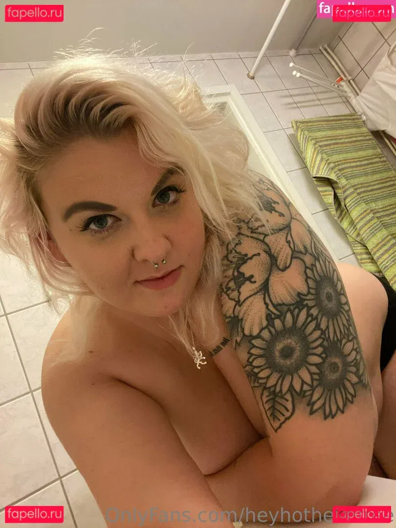 heyhotheidifree Onlyfans Photo Gallery 