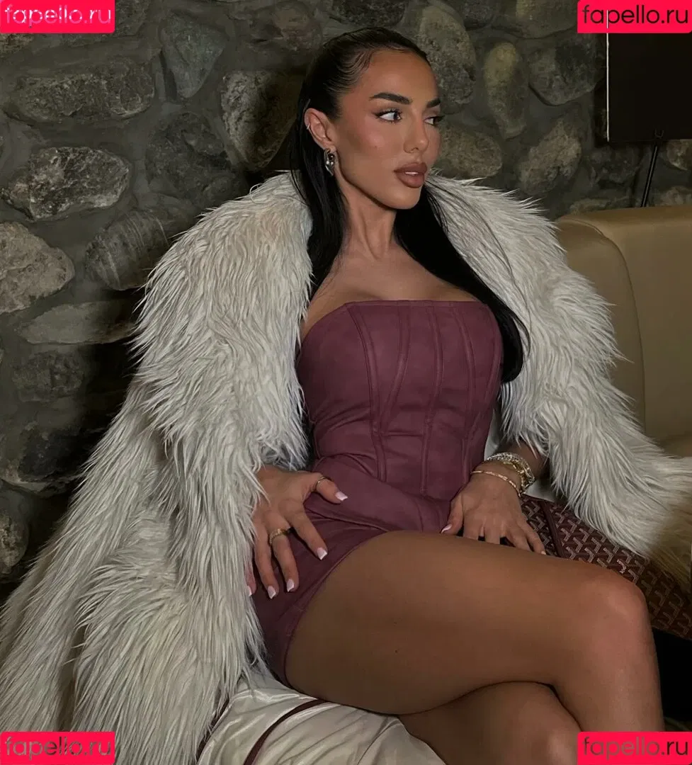 Arianna Ajtar Onlyfans Photo Gallery 