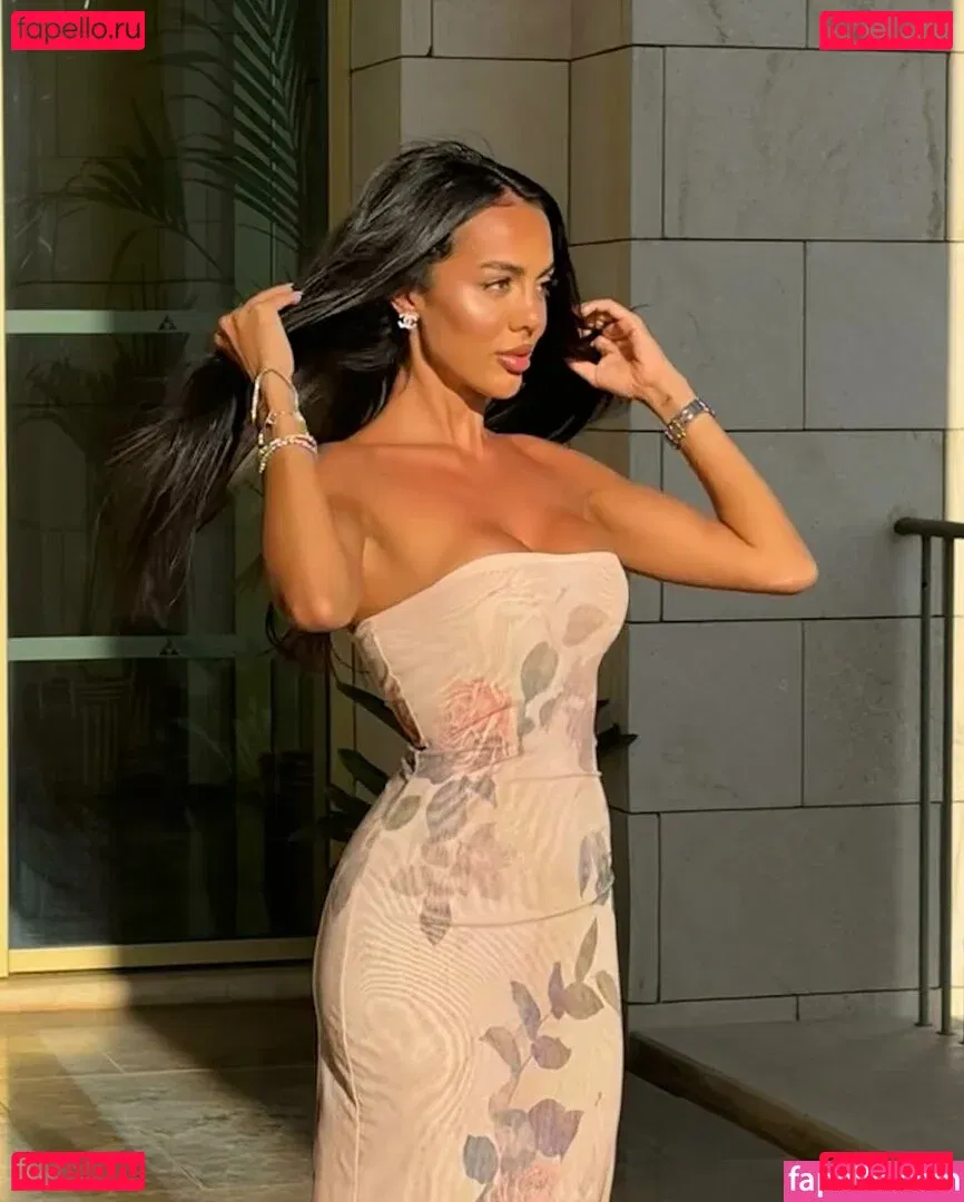 Arianna Ajtar Onlyfans Photo Gallery 