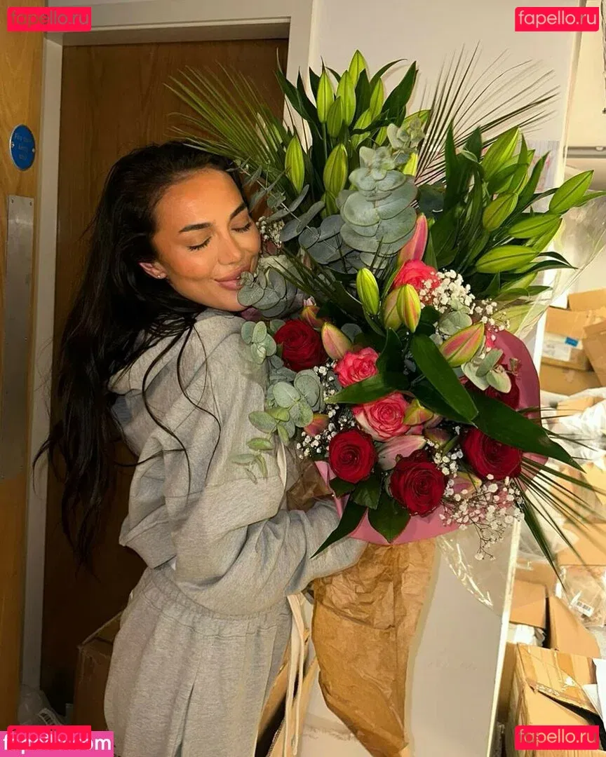 Arianna Ajtar Onlyfans Photo Gallery 