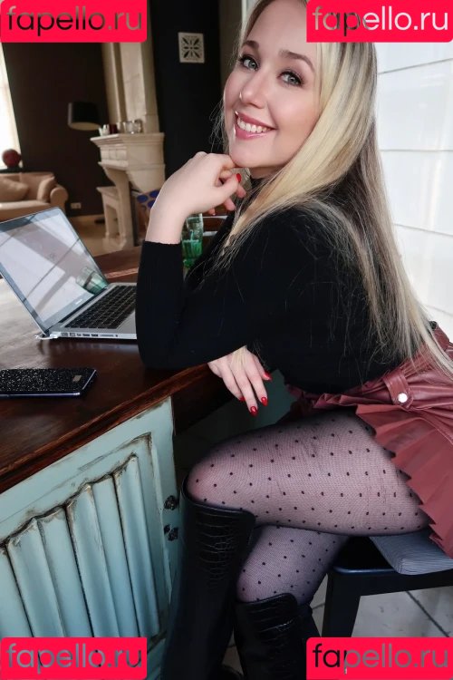 Lisa Lefevre Onlyfans Photo Gallery 