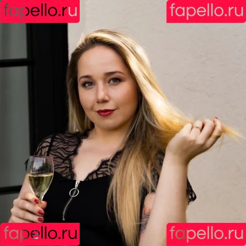 Lisa Lefevre Onlyfans Photo Gallery 