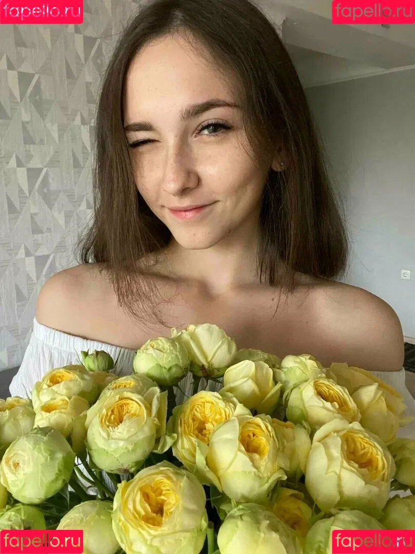 sonya_me Onlyfans Photo Gallery 