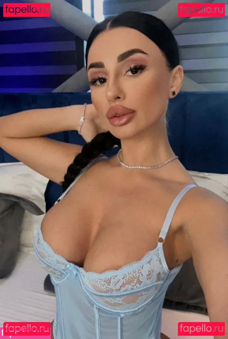 claudiroxa Onlyfans Photo Gallery 