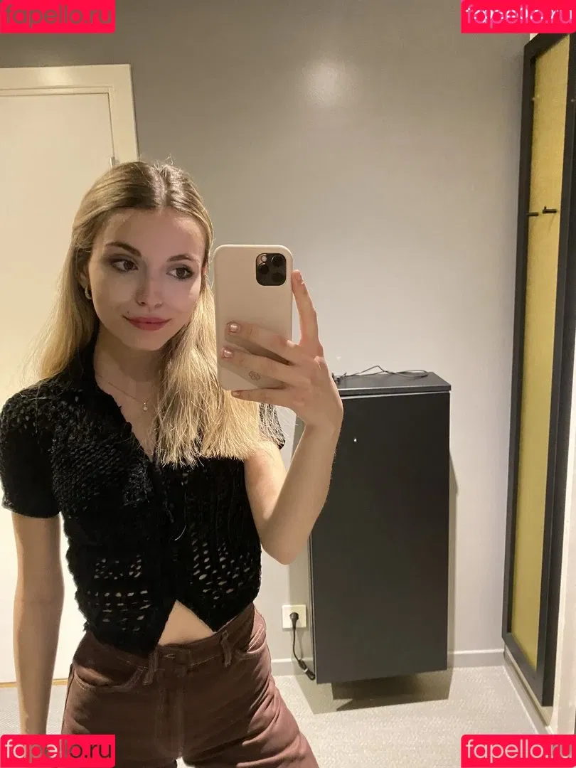 annacramling Onlyfans Photo Gallery 