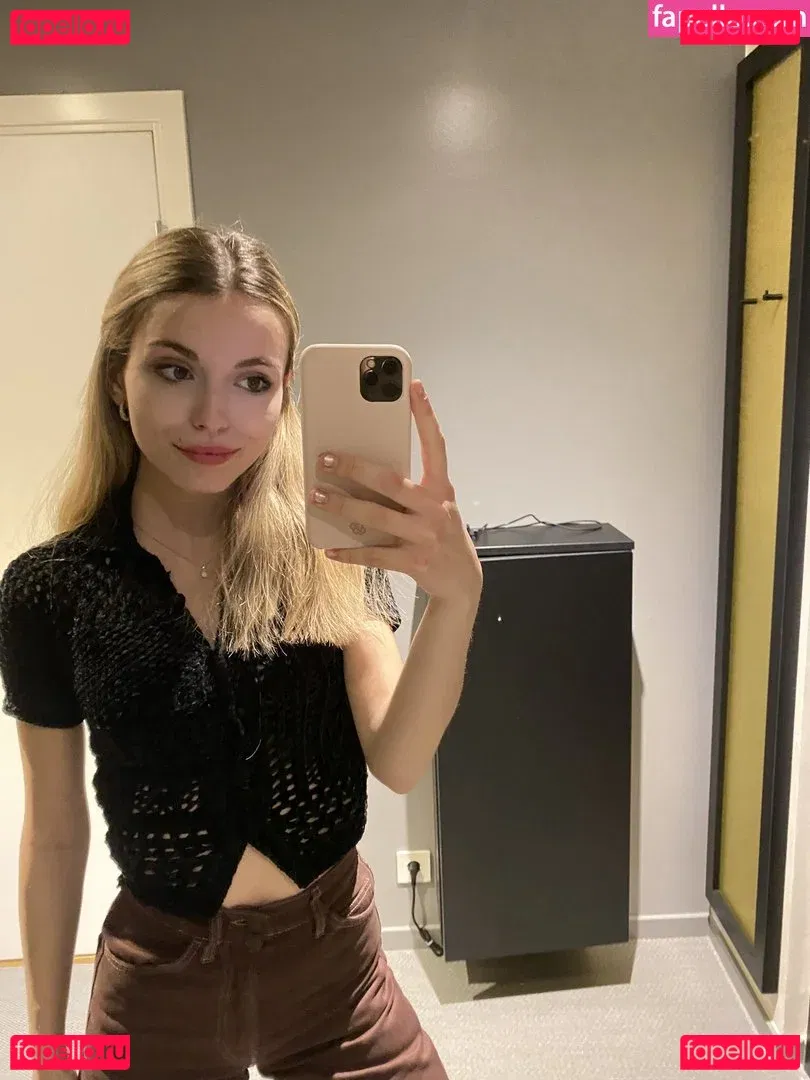 annacramling Onlyfans Photo Gallery 