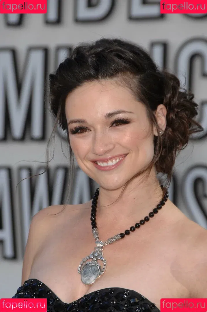 Crystal Reed Onlyfans Photo Gallery 