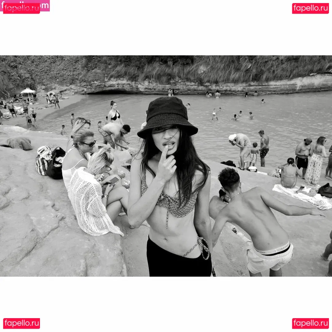 Crystal Reed Onlyfans Photo Gallery 