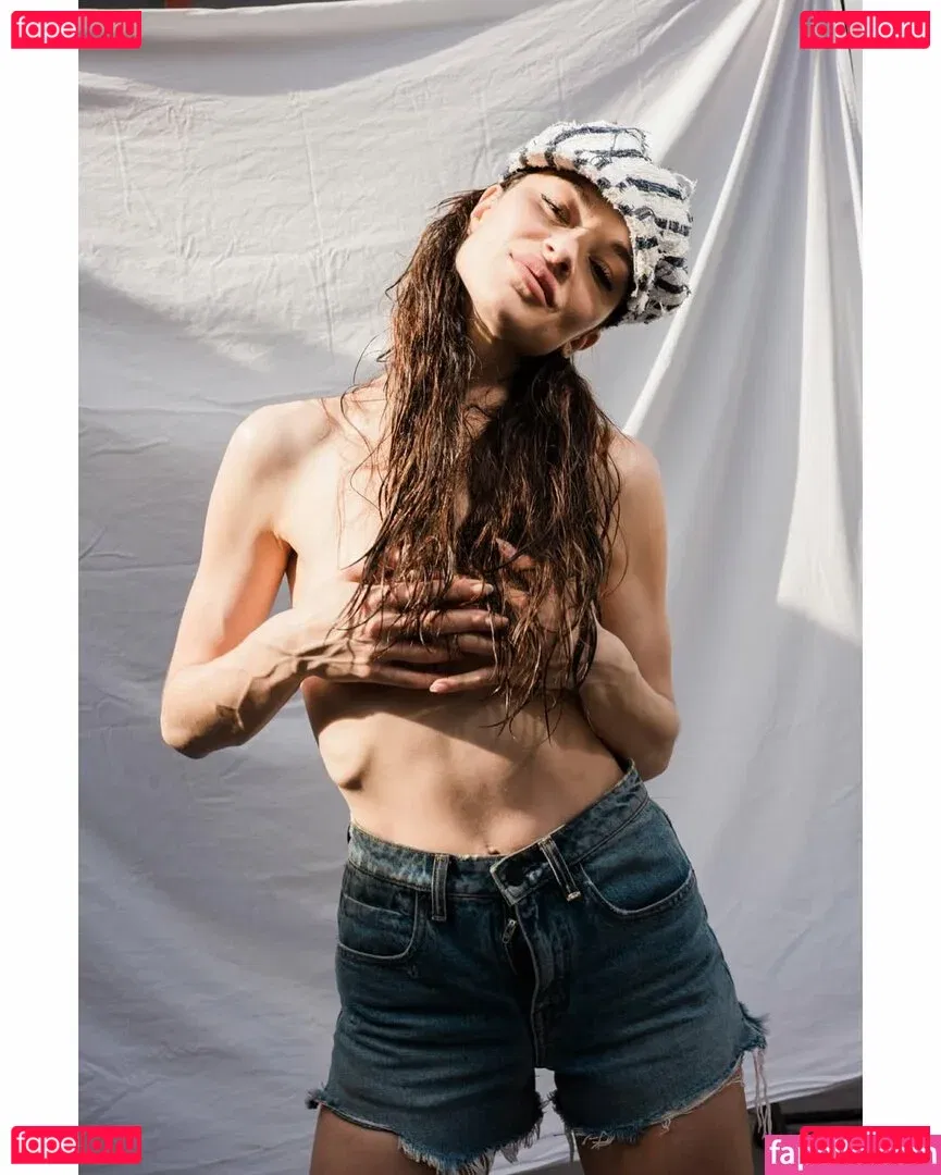 Crystal Reed Onlyfans Photo Gallery 