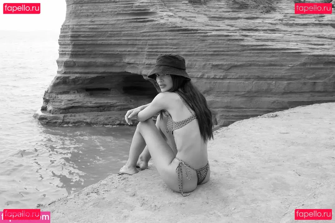 Crystal Reed Onlyfans Photo Gallery 