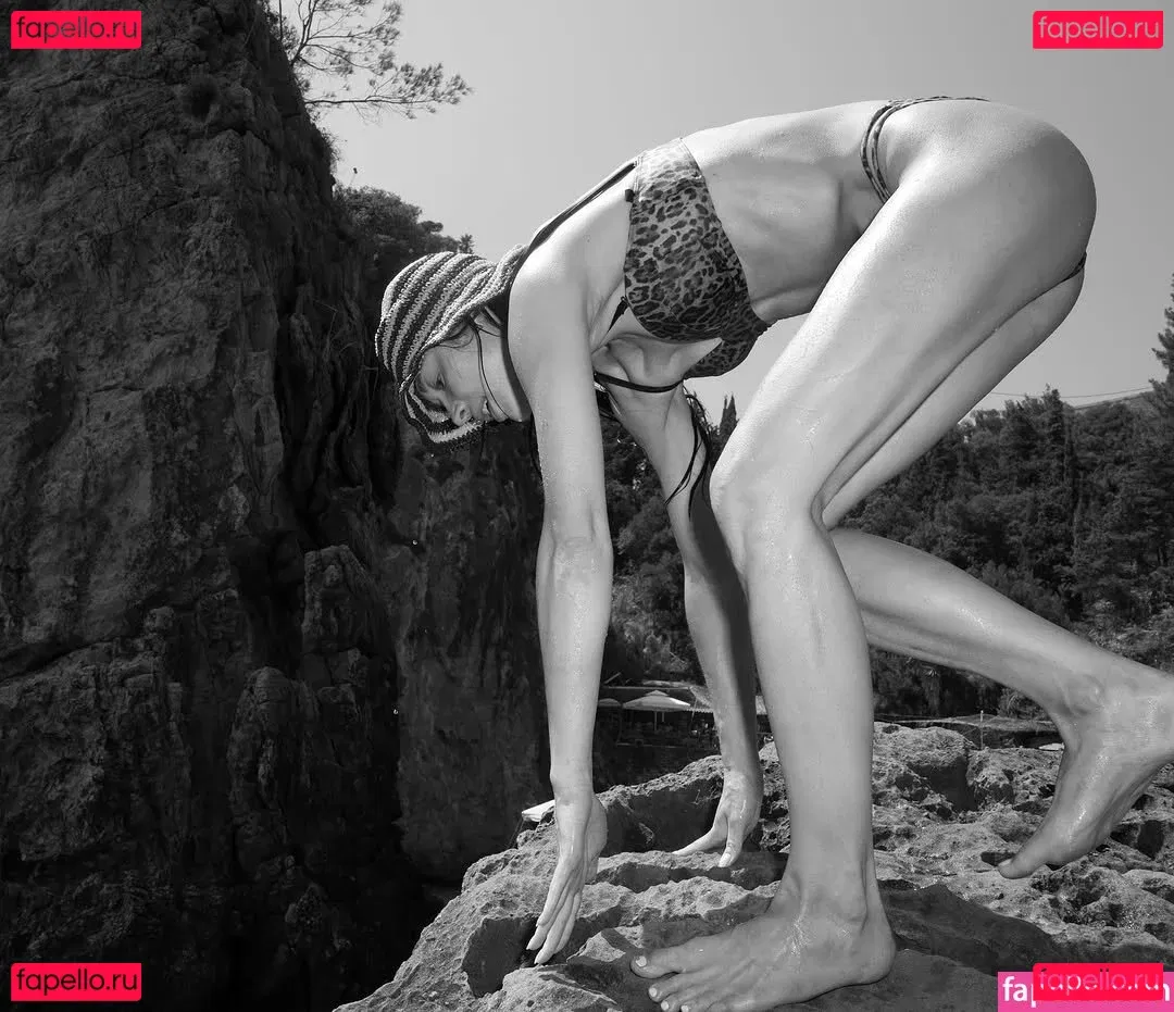 Crystal Reed Onlyfans Photo Gallery 