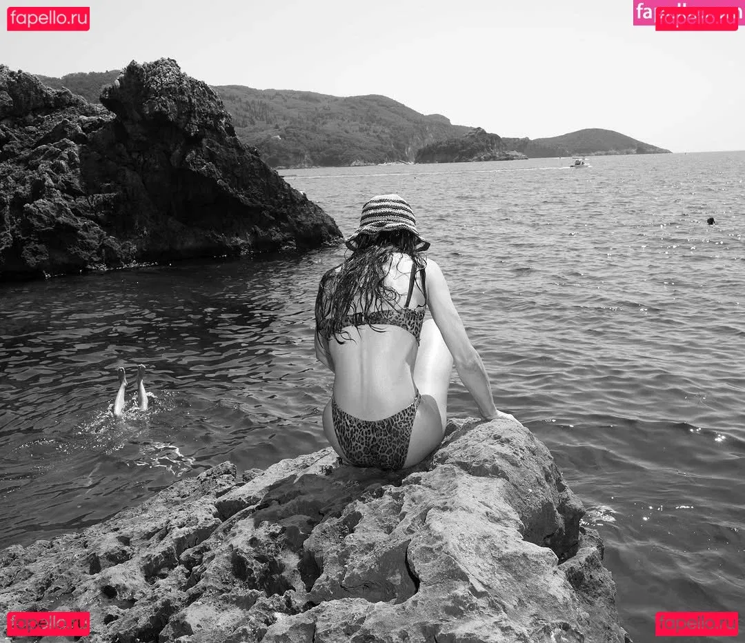 Crystal Reed Onlyfans Photo Gallery 