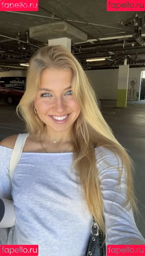 Aniela Leon Onlyfans Photo Gallery 