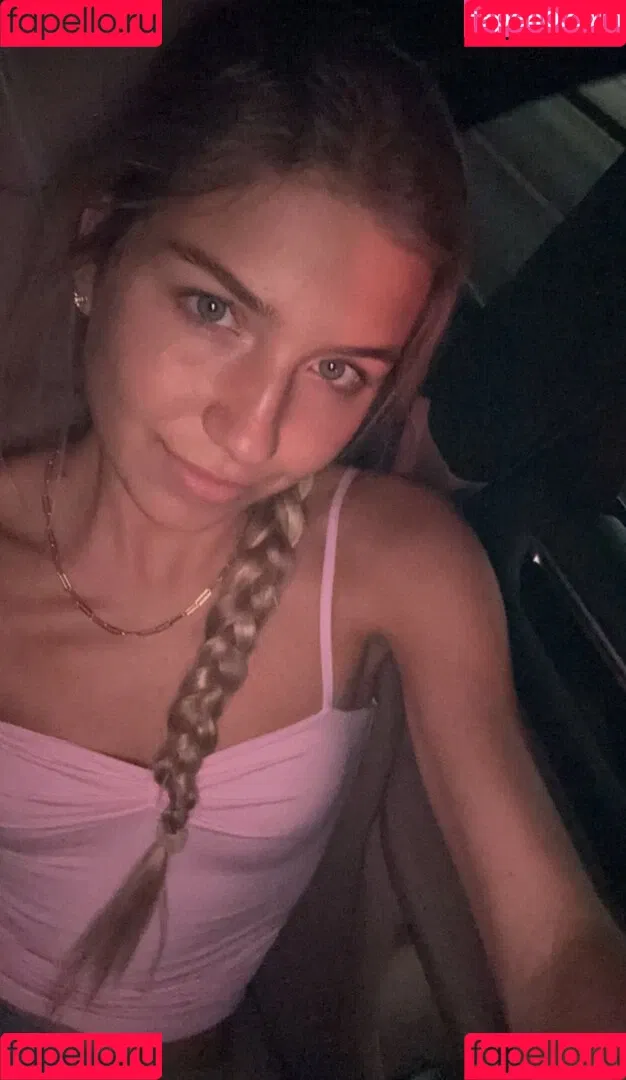 Aniela Leon Onlyfans Photo Gallery 