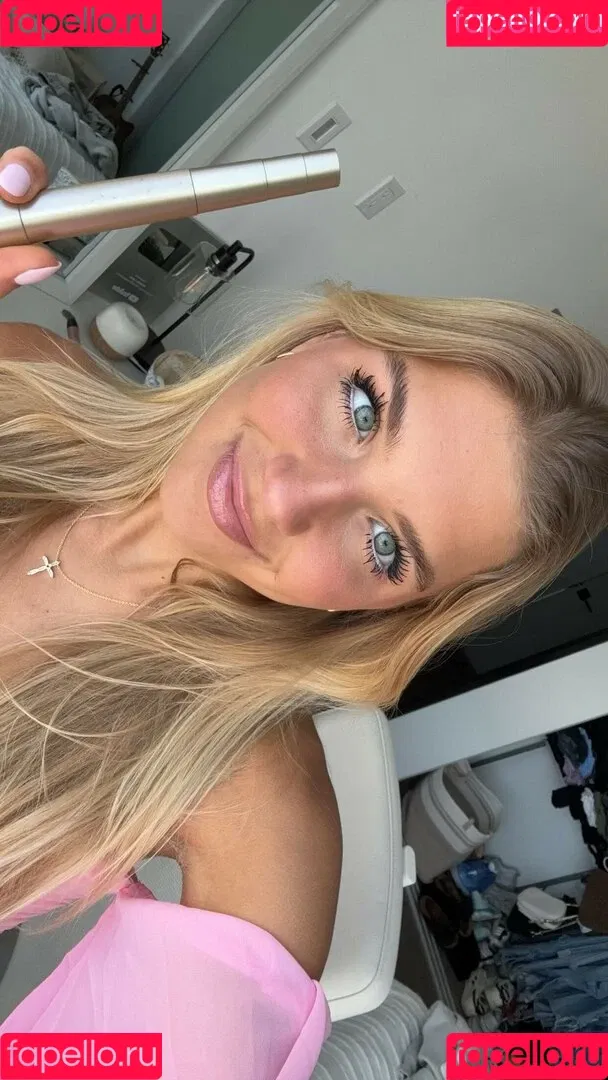 Aniela Leon Onlyfans Photo Gallery 