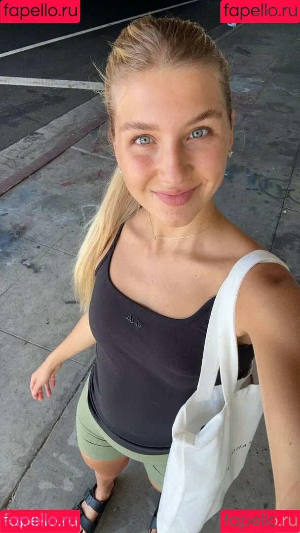 Aniela Leon Onlyfans Photo Gallery 