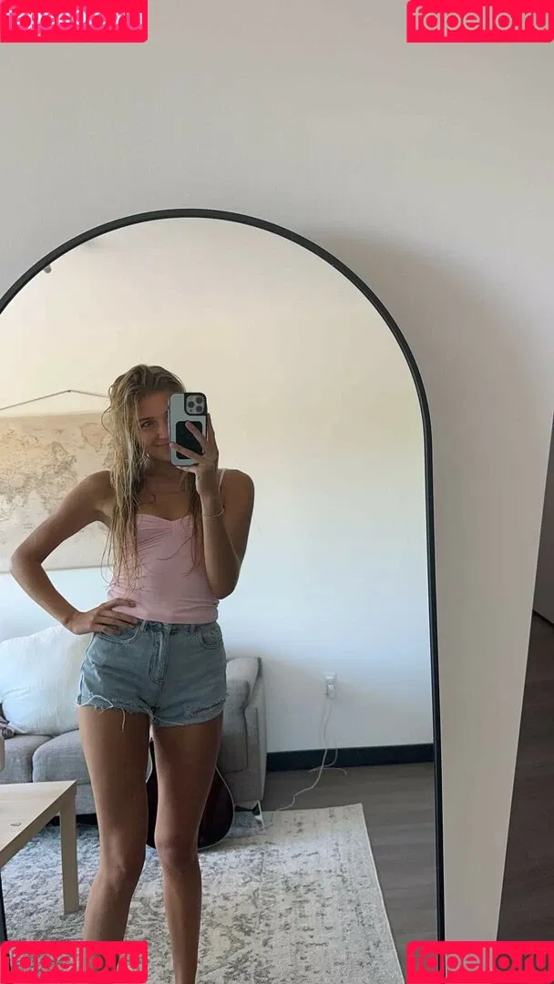 Aniela Leon Onlyfans Photo Gallery 