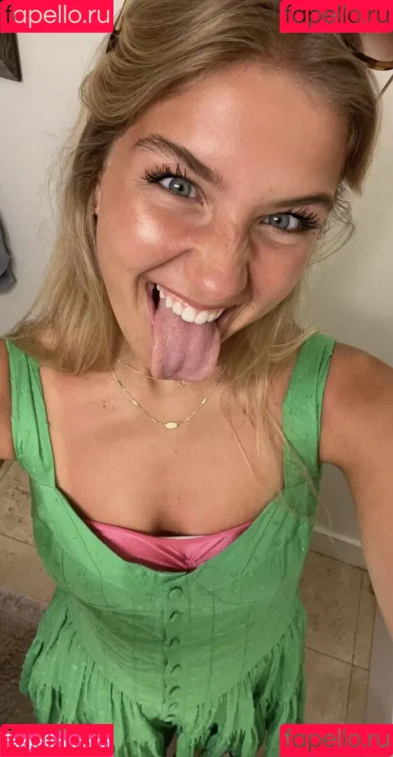 Aniela Leon Onlyfans Photo Gallery 