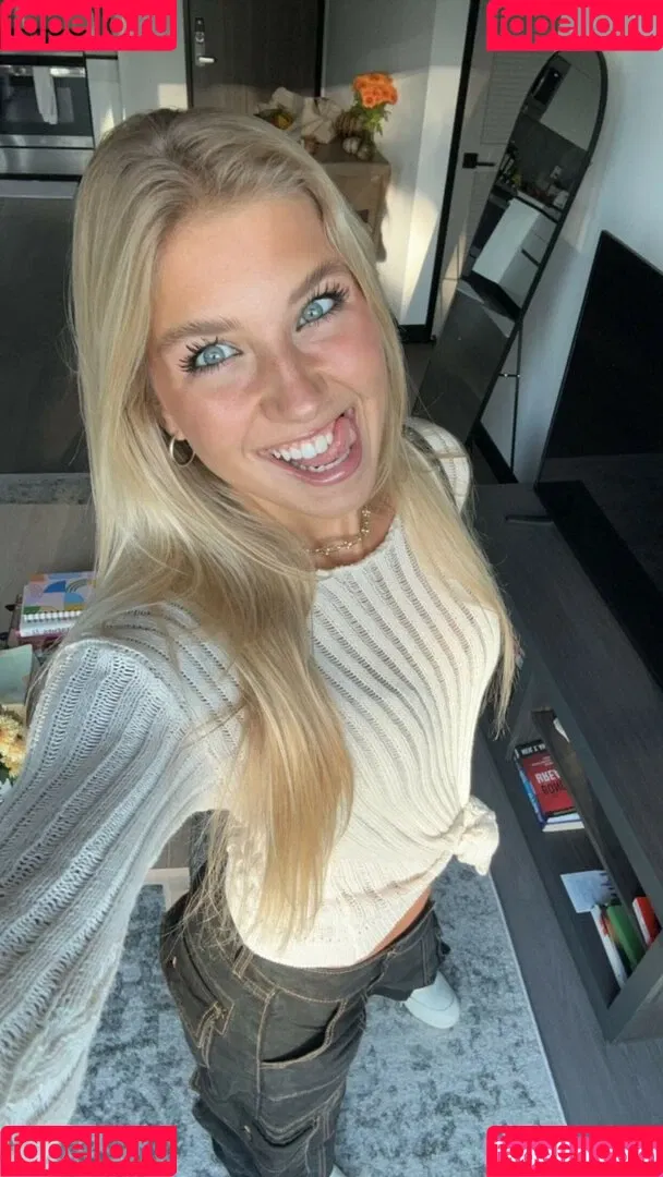 Aniela Leon Onlyfans Photo Gallery 