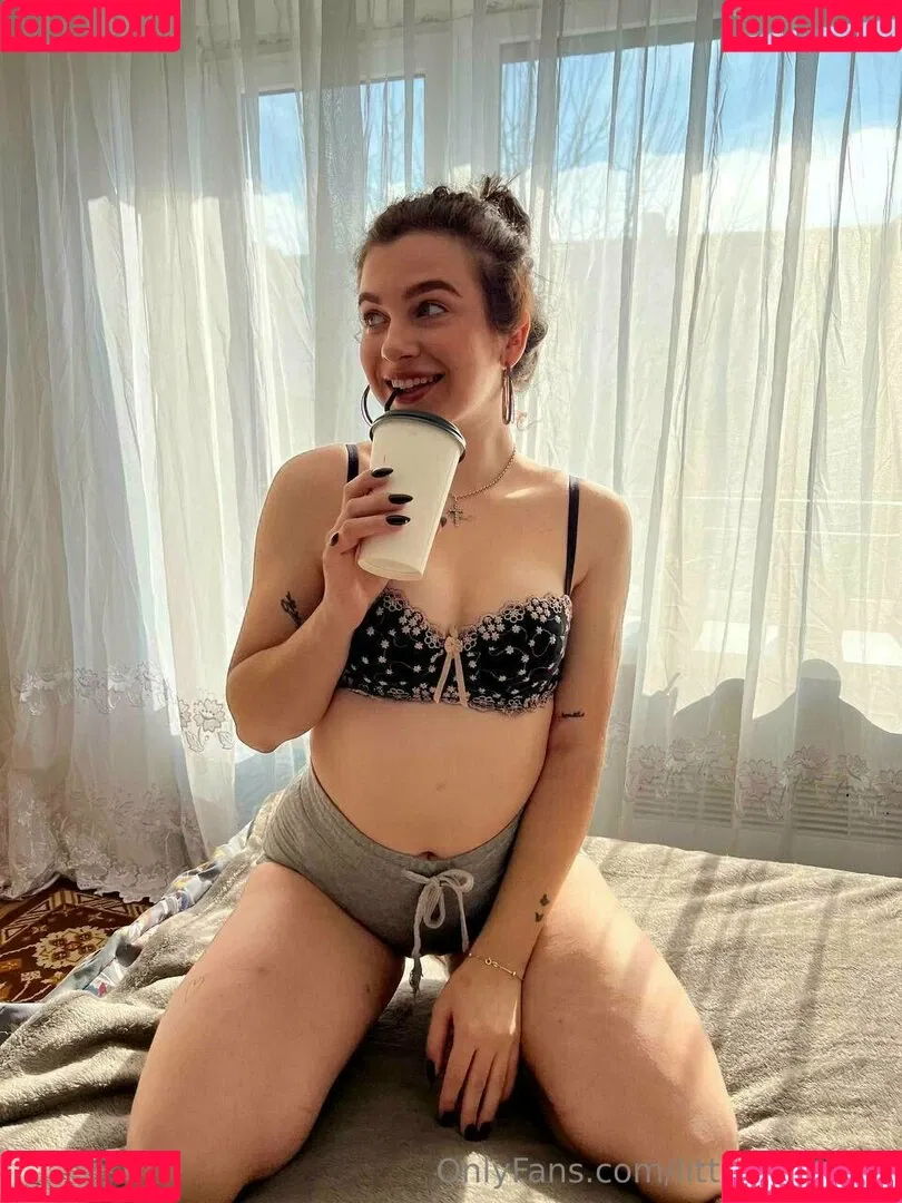 little_emmy1 Onlyfans Photo Gallery 
