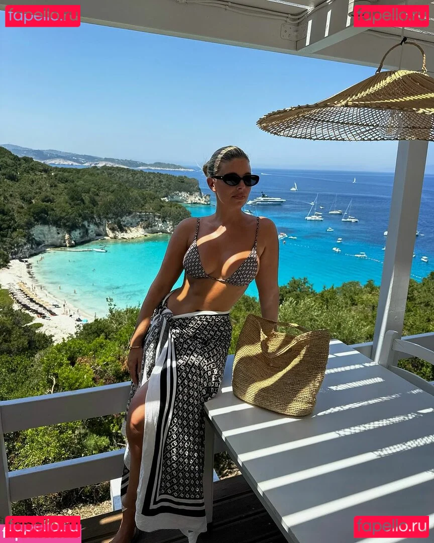 Natasha Oakley Onlyfans Photo Gallery 