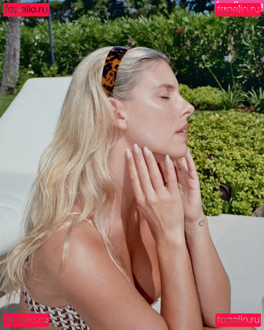 Natasha Oakley Onlyfans Photo Gallery 