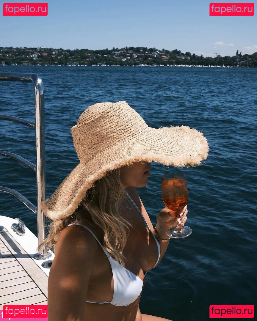 Natasha Oakley Onlyfans Photo Gallery 