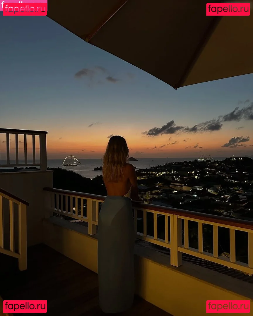 Natasha Oakley Onlyfans Photo Gallery 