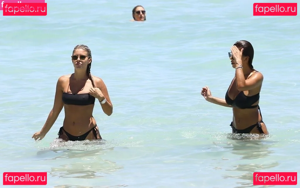 Natasha Oakley Onlyfans Photo Gallery 