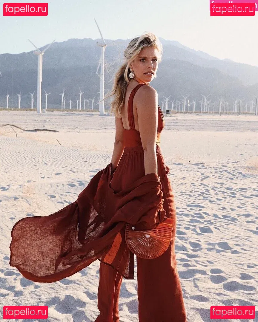 Natasha Oakley Onlyfans Photo Gallery 