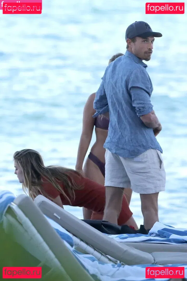 Natasha Oakley Onlyfans Photo Gallery 