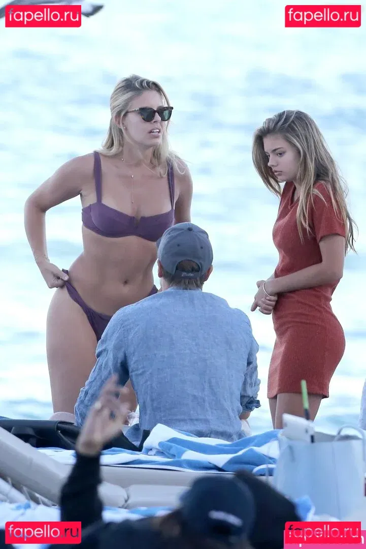 Natasha Oakley Onlyfans Photo Gallery 