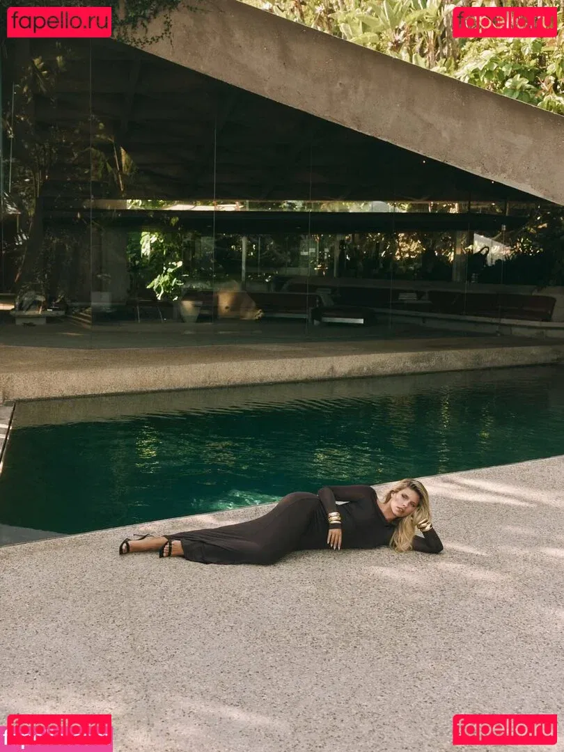 Natasha Oakley Onlyfans Photo Gallery 