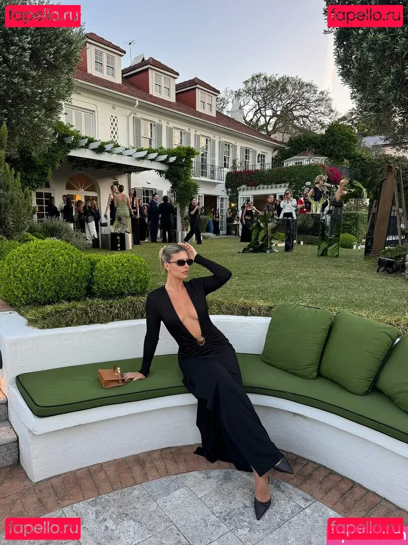 Natasha Oakley Onlyfans Photo Gallery 