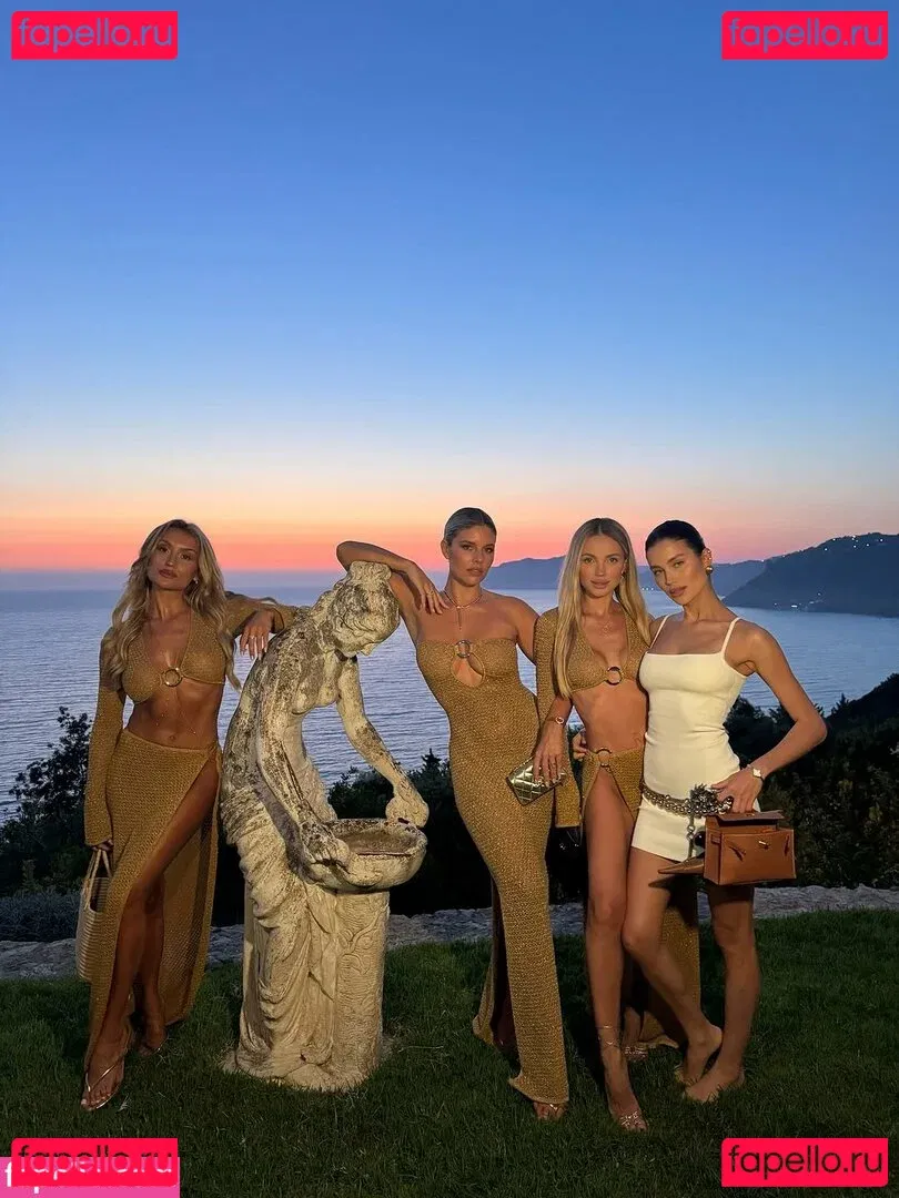 Natasha Oakley Onlyfans Photo Gallery 