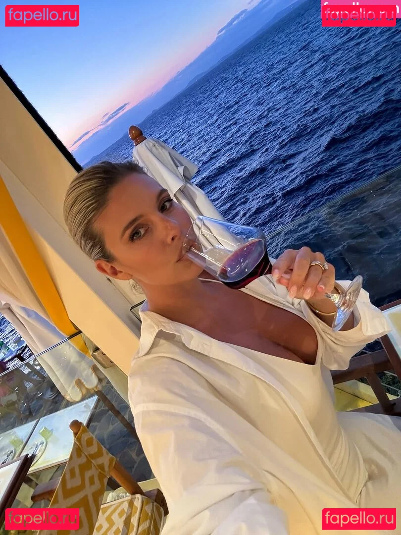 Natasha Oakley Onlyfans Photo Gallery 